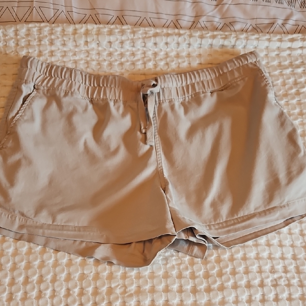 Roots Women's Beige Shorts Xl